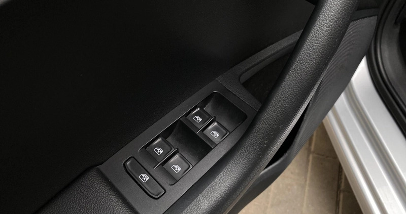 Skoda Octavia cena 49900 przebieg: 124110, rok produkcji 2018 z Gdańsk małe 211